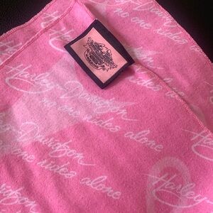Ladies Harley Davidson pink breast cancer scarf